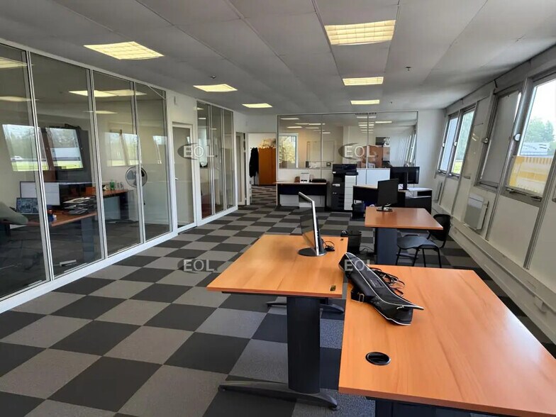 Industriel/Logistique dans Villejust à louer - Photo de l’immeuble – Image 3 sur 4