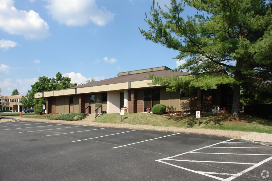 9110 Leesgate Rd, Louisville, KY à louer - Photo de l’immeuble – Image 2 sur 6