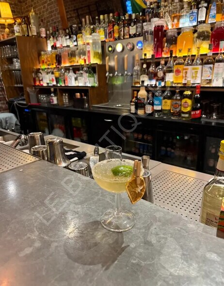 Local commercial dans Nantes à vendre - Photo de l’immeuble – Image 2 sur 7