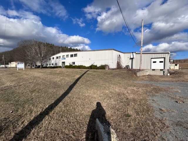 59 Plains Rd, Claremont, NH à vendre - Photo de l’immeuble – Image 3 sur 21