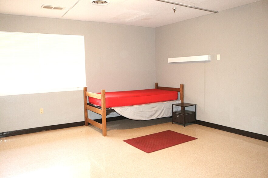 202 W 3rd St, Hale Center, TX à vendre - Photo intérieure – Image 2 sur 56
