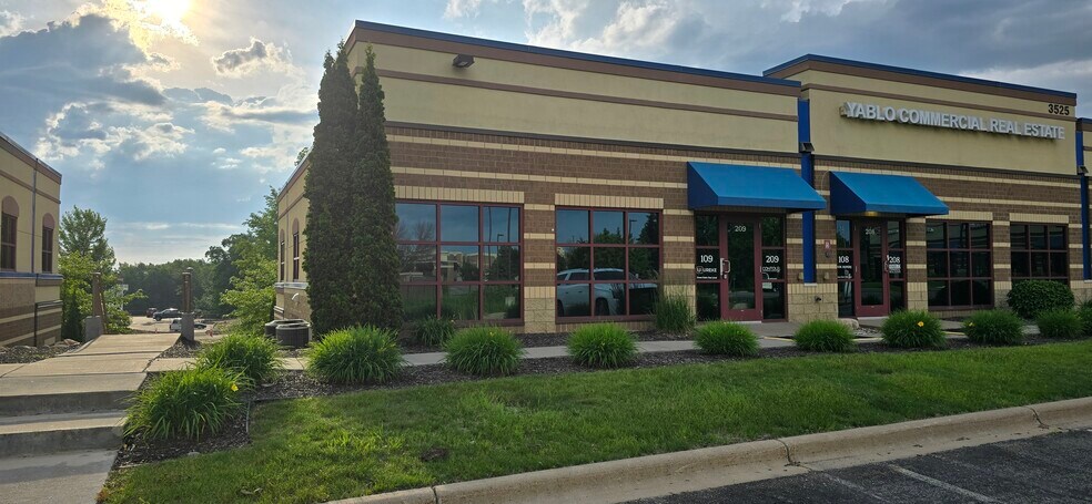 3525 Plymouth Blvd, Plymouth, MN à louer - Photo de l’immeuble – Image 1 sur 19