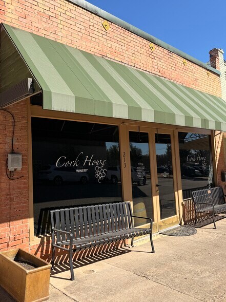 213 E Main St, Waxahachie, TX à vendre - Photo de l’immeuble – Image 2 sur 9