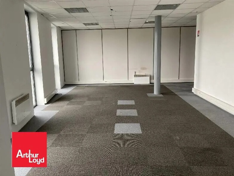 Bureau dans Nogent-le-Phaye à louer - Photo de l’immeuble – Image 3 sur 3