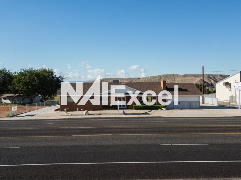 2357 Santa Clara Dr, Santa Clara, UT à louer - Photo principale – Image 2 sur 15