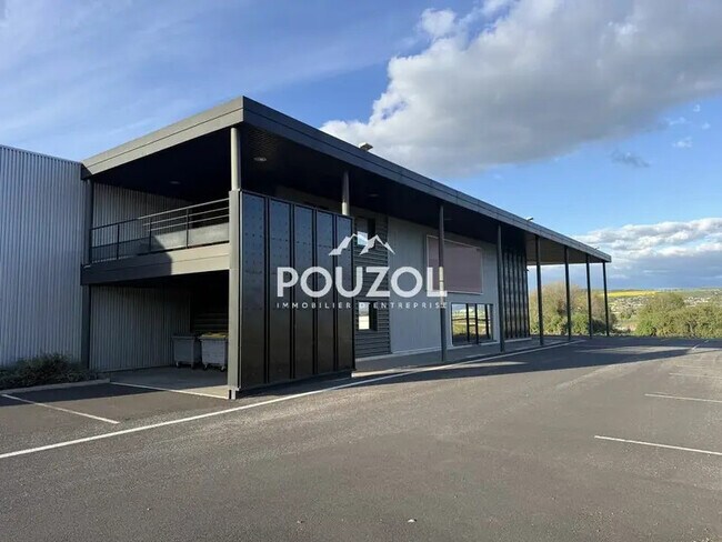 Plus de détails pour Local d'activités à louer