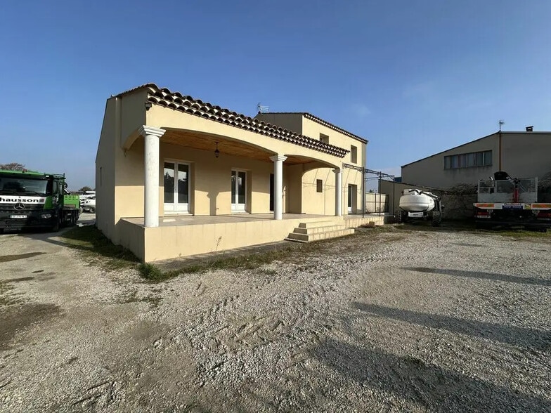 Local commercial dans Aubignan à louer - Photo de l’immeuble – Image 1 sur 8