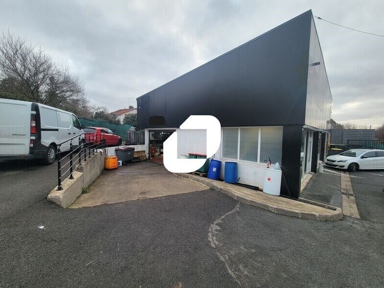 Local d’activités dans Champlan à louer - Photo de l’immeuble – Image 3 sur 20