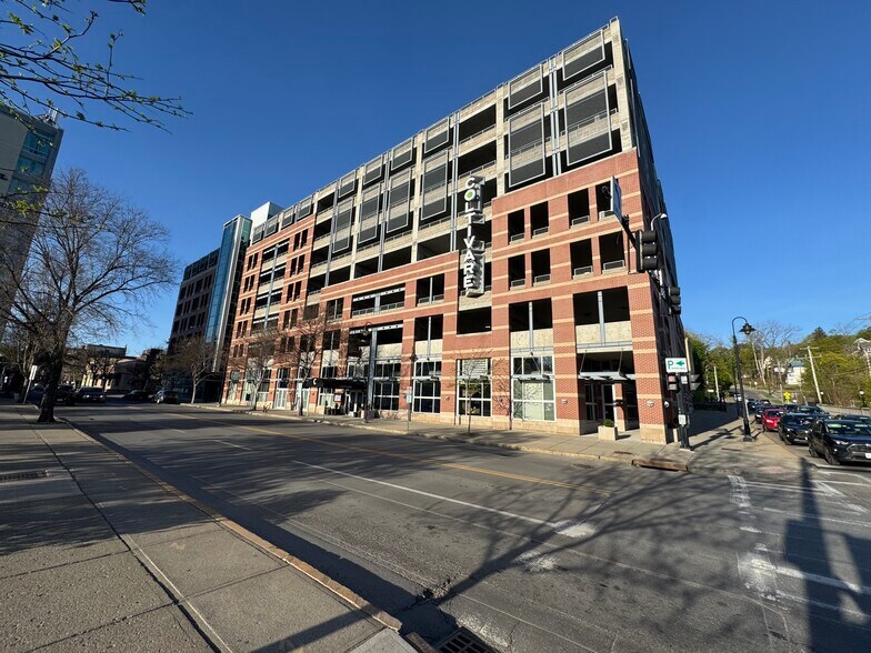 235 S Cayuga St, Ithaca, NY à louer - Photo de l’immeuble – Image 2 sur 31