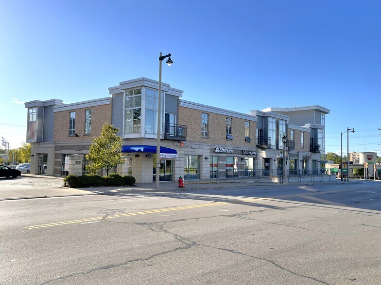 2121 S Kinnickinnic Ave, Bay View, WI à vendre - Photo de l’immeuble – Image 2 sur 9