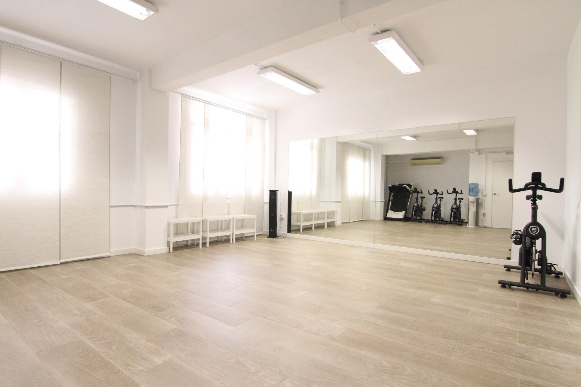 Local commercial dans Olesa de Montserrat, Barcelona à louer Plan d’étage– Image 1 sur 5