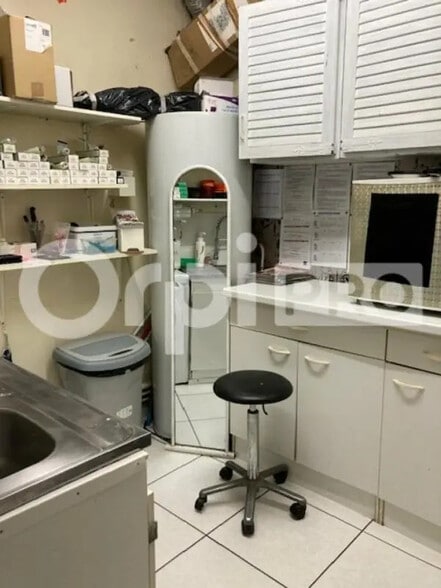 Local d'activités dans Orléans à vendre - Photo de l’immeuble – Image 2 sur 4