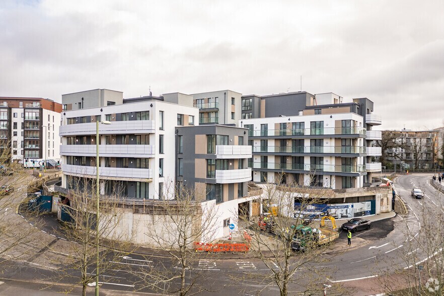 Savoy Place - Farnborough portefeuille de 2 biens à vendre sur LoopNet.fr - Photo principale – Image 1 sur 2