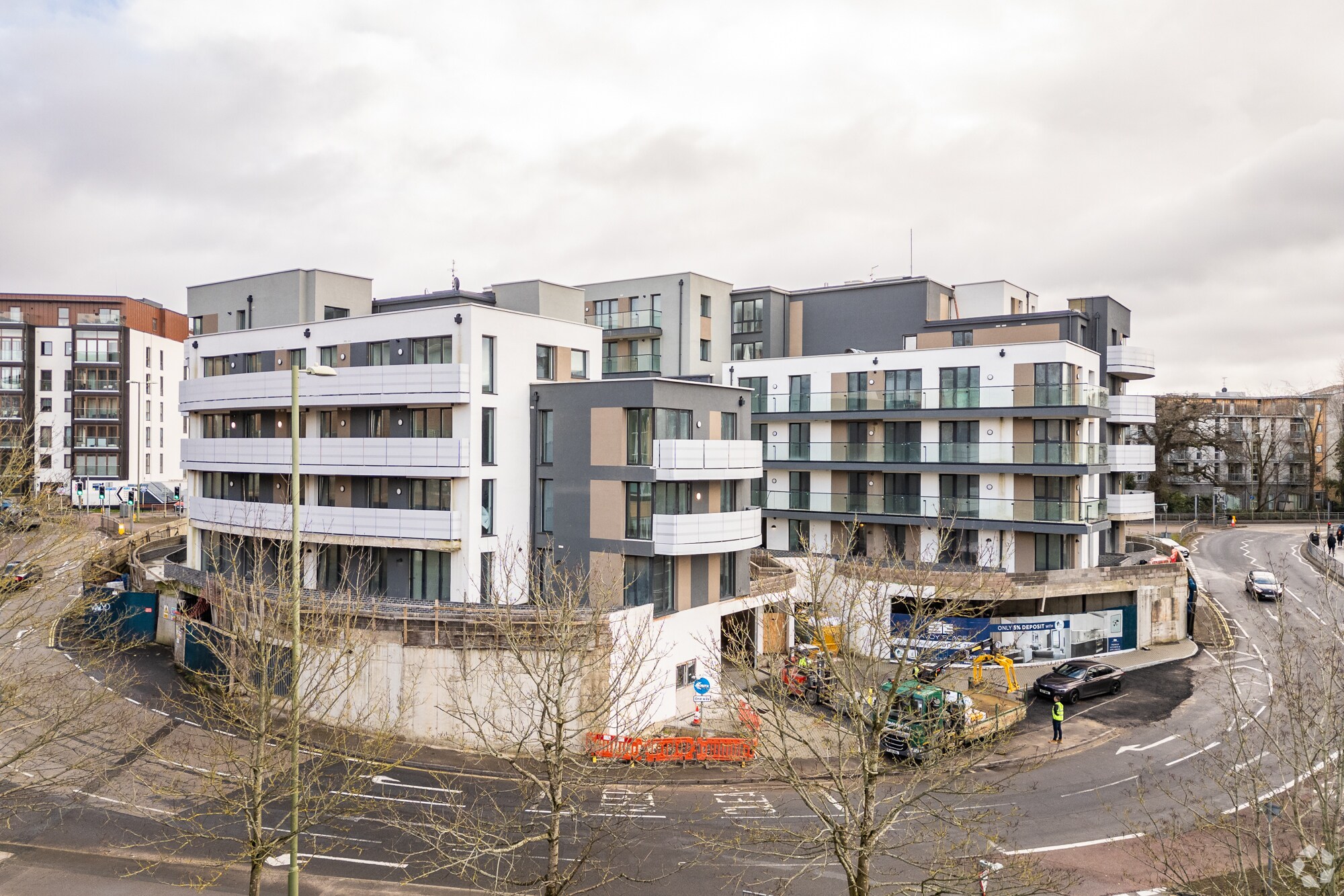 Savoy Place - Farnborough portefeuille de 2 biens à vendre sur LoopNet.fr Photo principale– Image 1 sur 3