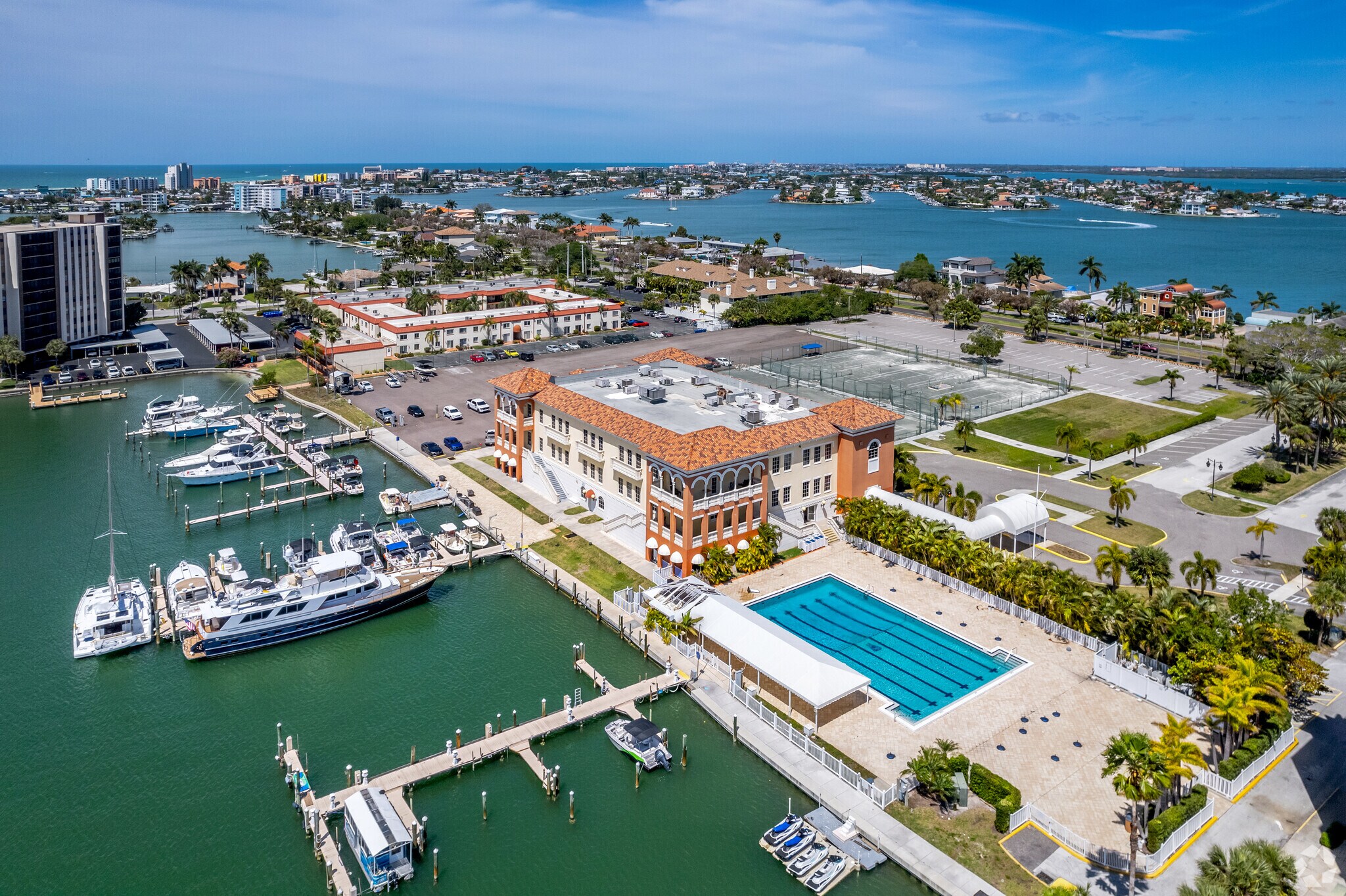 400 Treasure Island Cswy, Treasure Island, FL à louer Aérien– Image 1 sur 11
