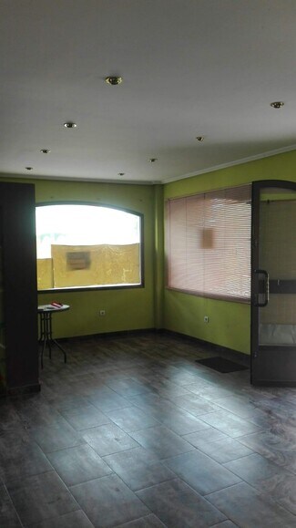 Plus de détails pour Local commercial à vendre