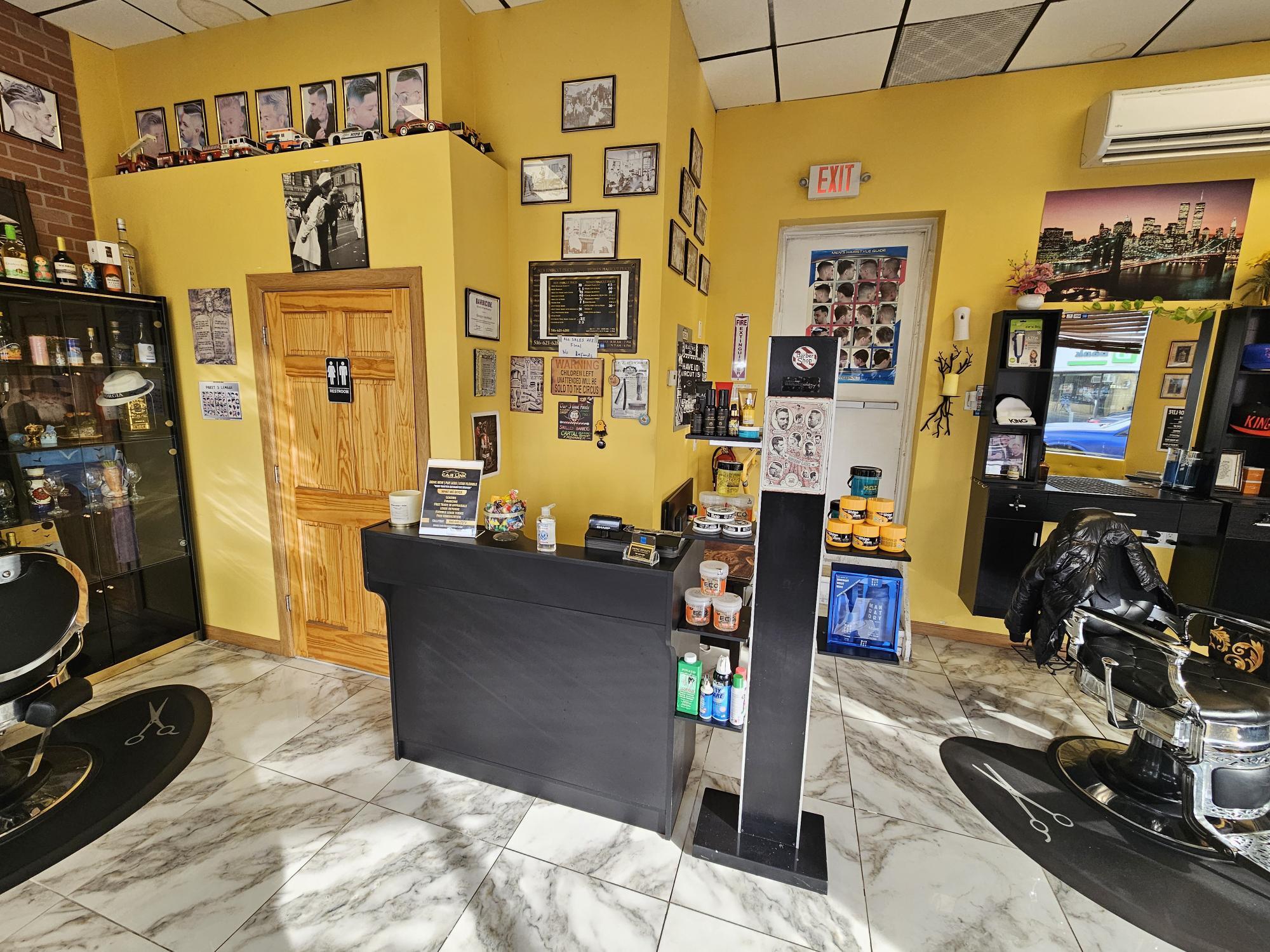 102 Mineola Ave, Roslyn Heights, NY à louer Photo principale– Image 1 sur 27