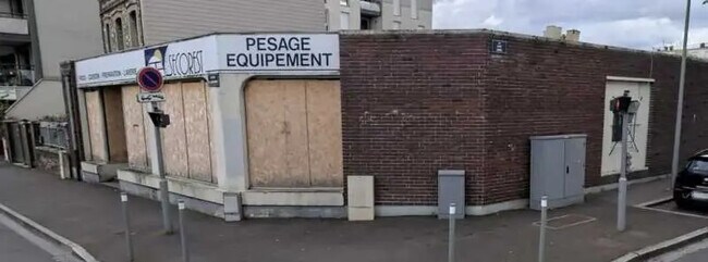 Plus de détails pour Local d’activités à vendre