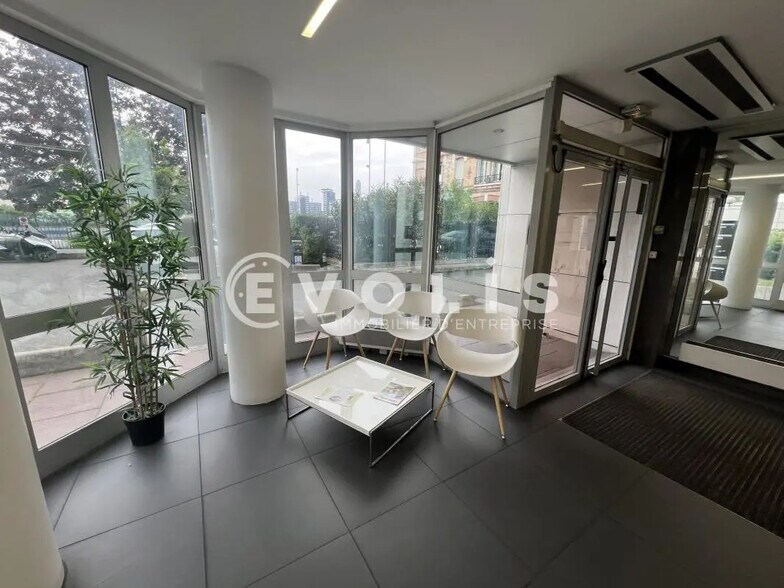 Bureau dans Charenton-le-Pont à louer - Hall d’entrée – Image 3 sur 29