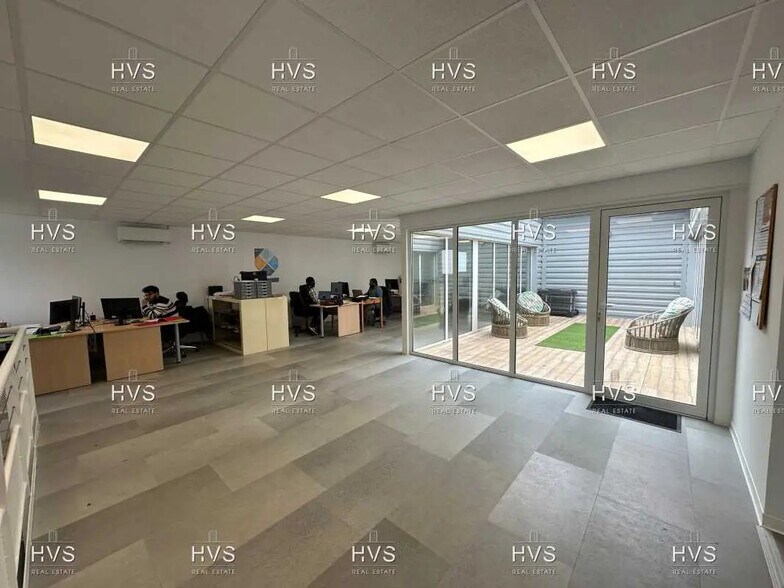 Bureau dans Bouc-Bel-Air à louer - Photo de l’immeuble – Image 1 sur 6