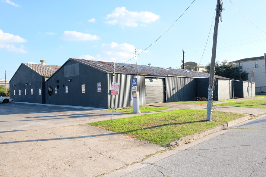 1315 St Emanuel St, Houston, TX à louer - Photo de l’immeuble – Image 3 sur 6