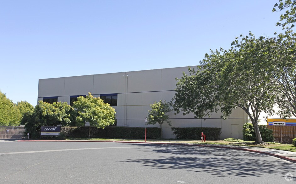 10901 Bigge St, San Leandro, CA à louer - Photo principale – Image 1 sur 2