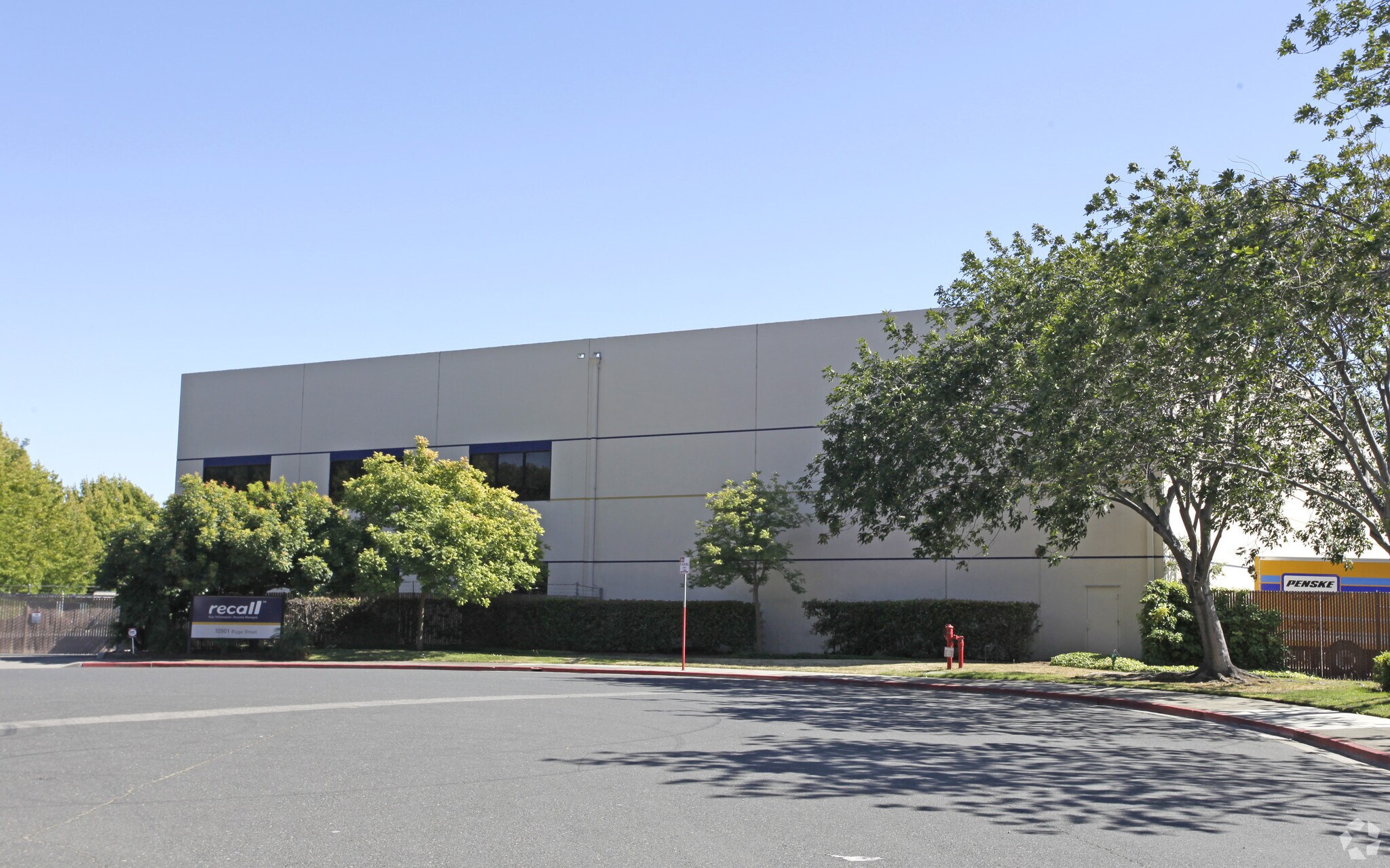 10901 Bigge St, San Leandro, CA à louer Photo principale– Image 1 sur 3