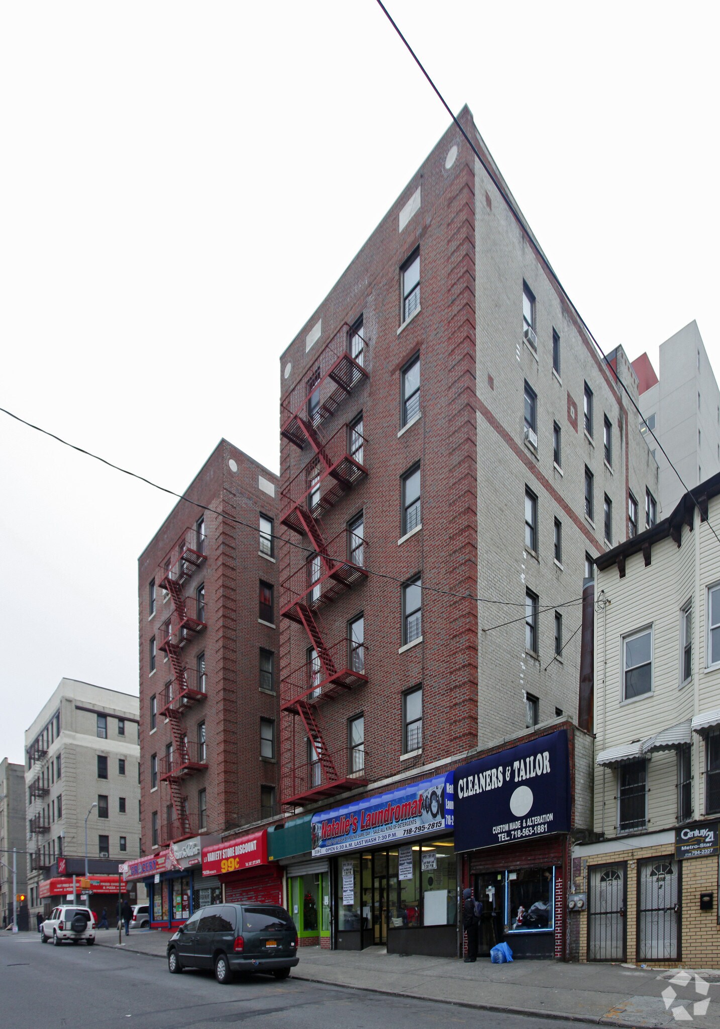 520 E 183rd St, Bronx, NY à louer Photo principale– Image 1 sur 9