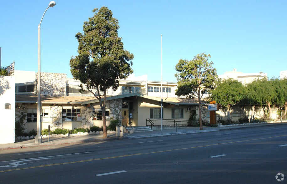 1238 Lincoln Blvd, Santa Monica, CA à vendre - Photo de l’immeuble – Image 2 sur 2