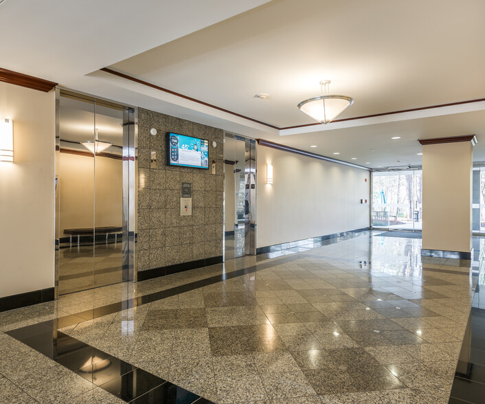 2302 Parklake Dr, Atlanta, GA à louer - Hall d’entrée – Image 3 sur 5