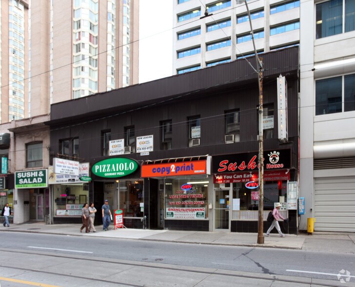 203-209 Dundas St W, Toronto, ON à louer - Photo principale – Image 1 sur 2