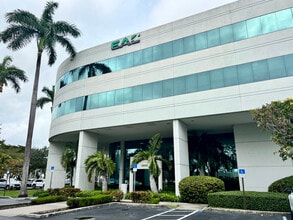 5959 Waterford District Dr, Miami, FL à louer Photo de l’immeuble– Image 1 sur 6