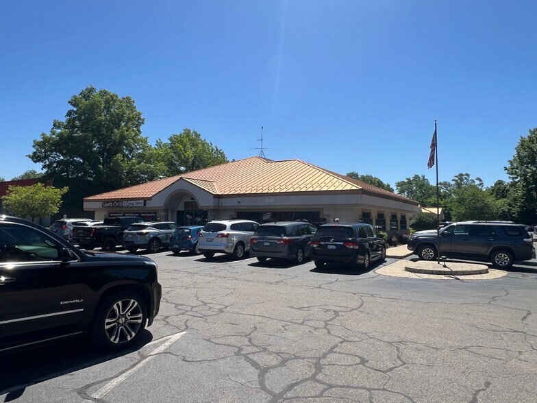 10500 Chicago Dr, Zeeland, MI à louer - Photo de l’immeuble – Image 1 sur 5