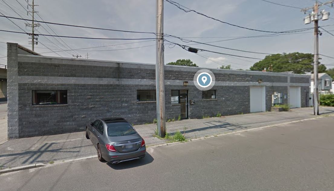 190 E Hoffman Ave, Lindenhurst, NY à louer Photo de l’immeuble– Image 1 sur 5