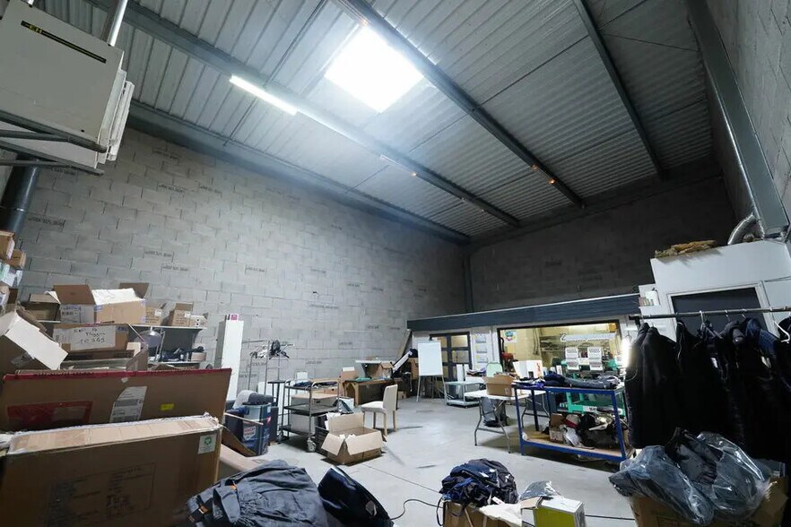 Bureau dans Décines-Charpieu à louer - Photo de l’immeuble – Image 2 sur 7