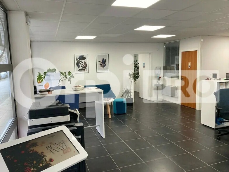 Bureau dans La Rochelle à louer - Photo de l’immeuble – Image 2 sur 3
