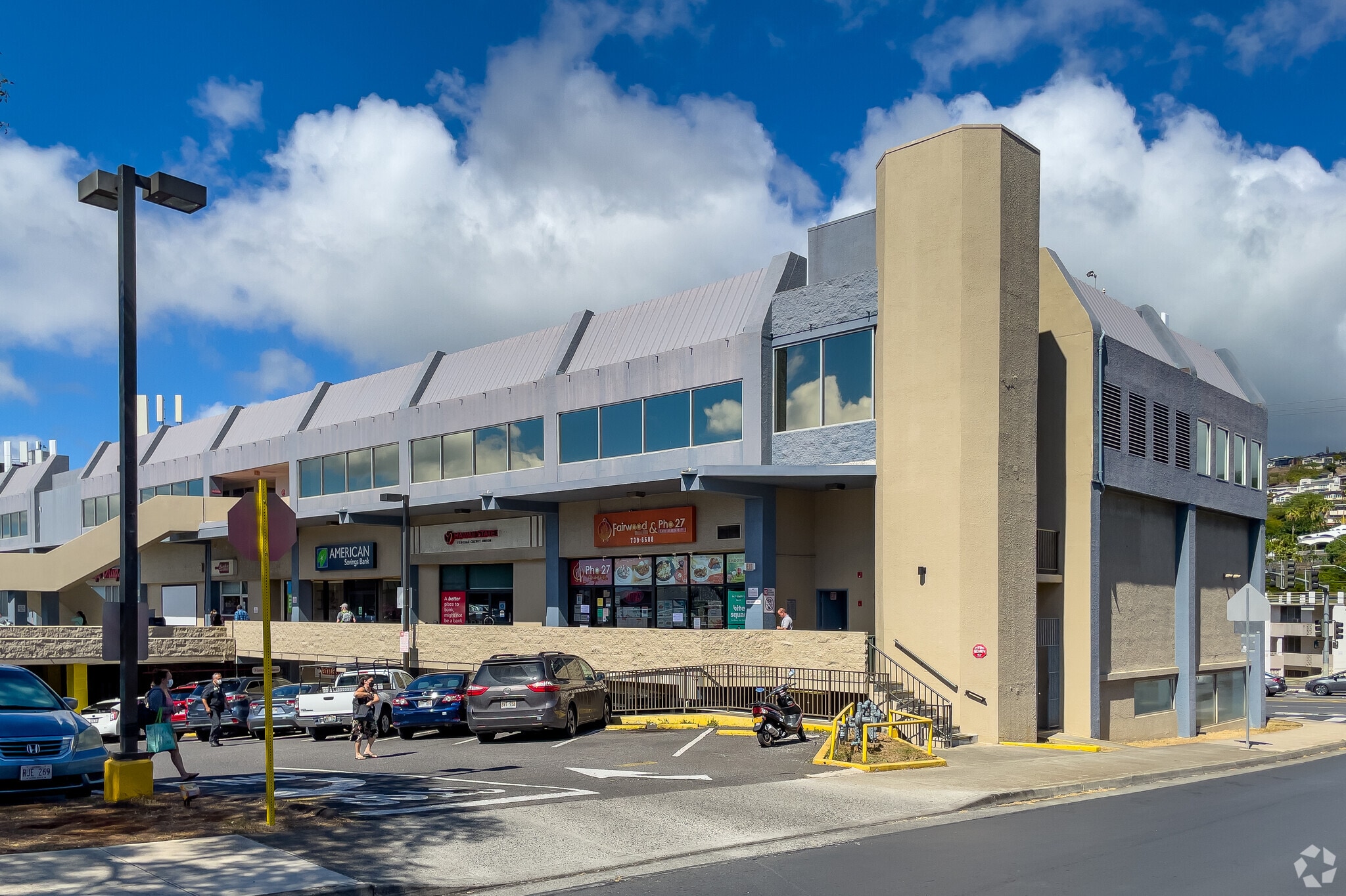 3221 Waialae Ave, Honolulu, HI à louer Photo de l’immeuble– Image 1 sur 6