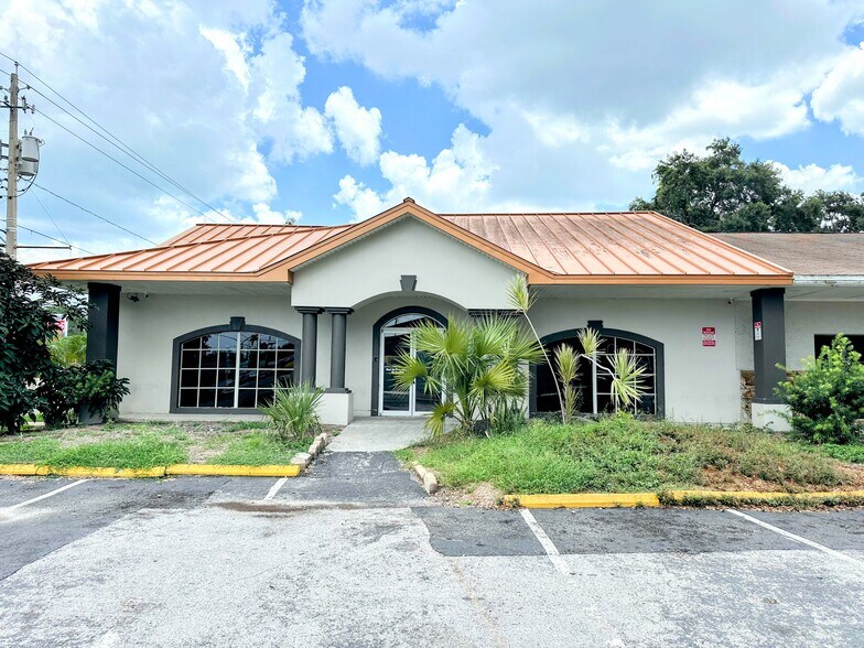4211 E Busch Blvd, Tampa, FL à louer - Photo de l’immeuble – Image 2 sur 7