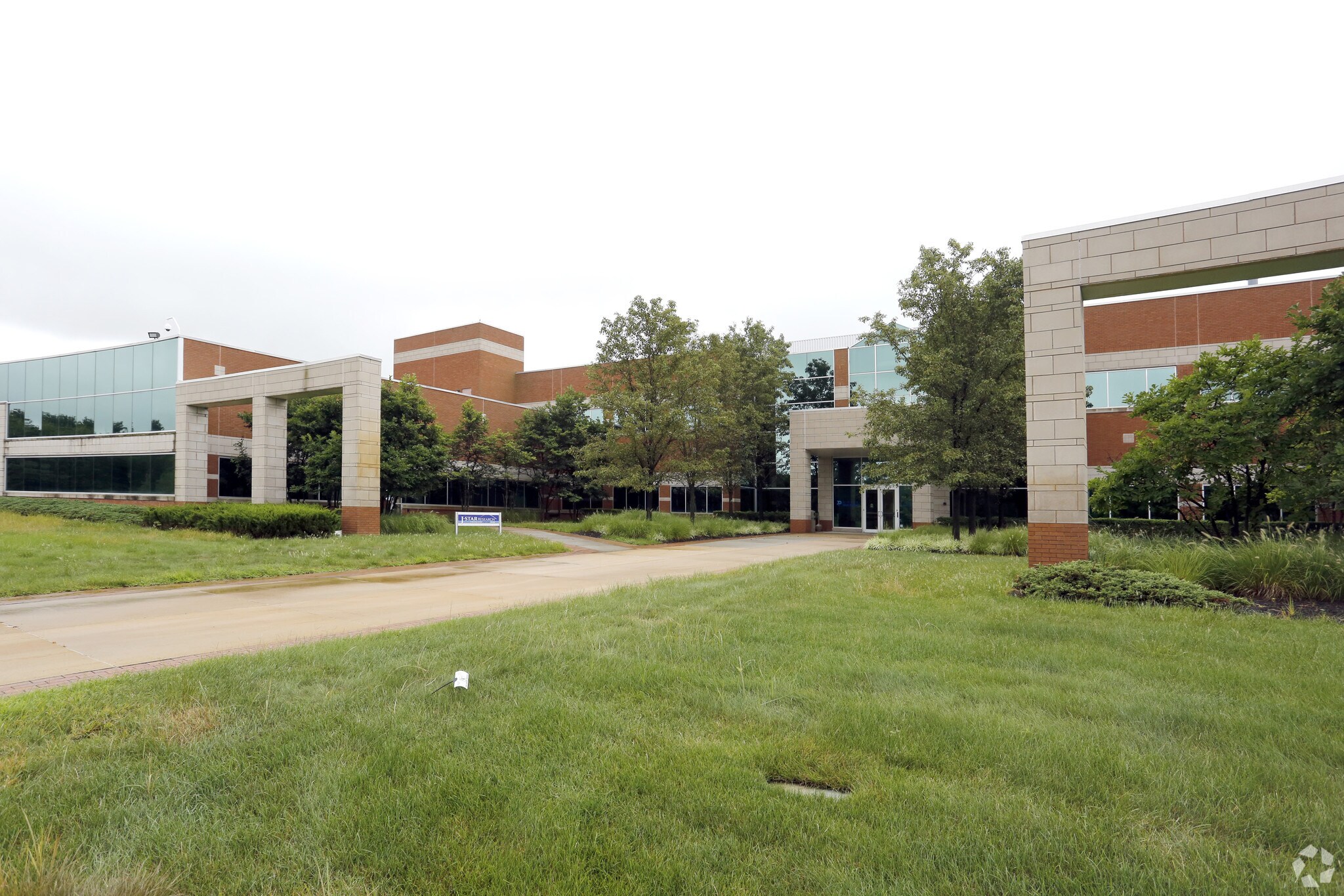 6 Cedar Brook Dr, Cranbury, NJ à louer Photo principale– Image 1 sur 5