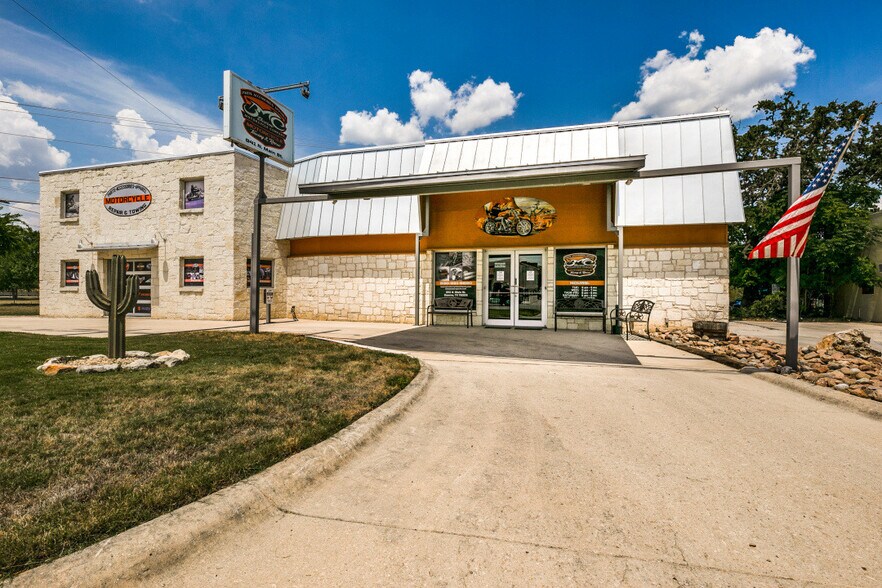 941 N Main St, Boerne, TX à vendre - Photo de l’immeuble – Image 3 sur 18