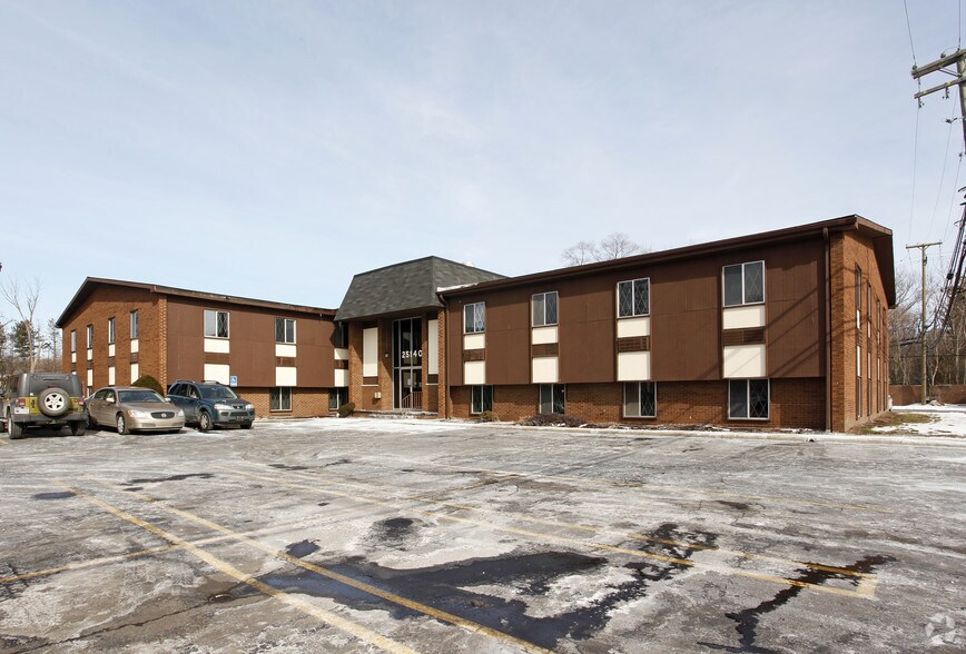 25140 Lahser Rd, Southfield, MI à vendre - Photo principale – Image 1 sur 24