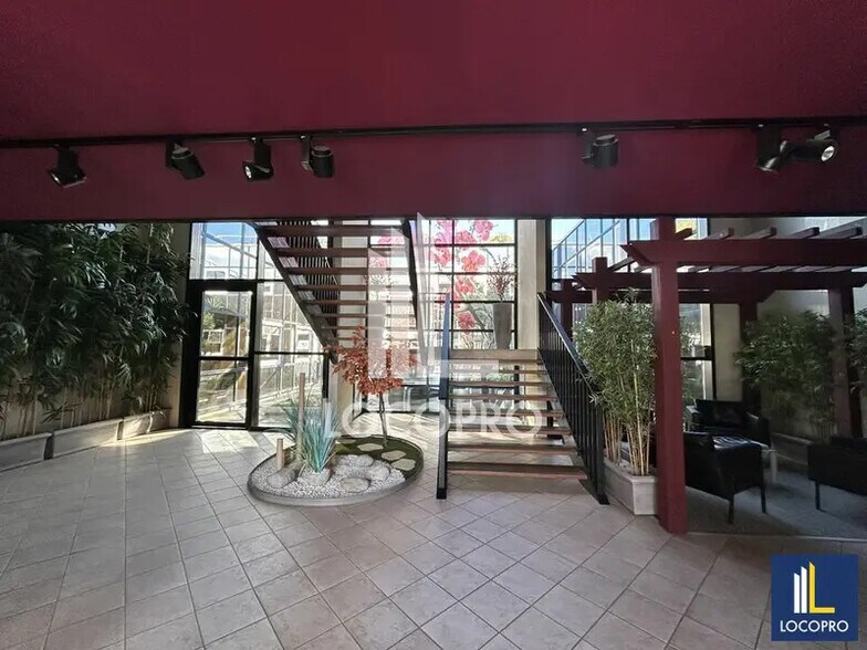 Bureau dans Valbonne à louer - Photo de l’immeuble – Image 3 sur 7