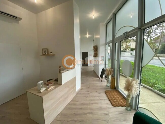 Plus de détails pour Local commercial à louer