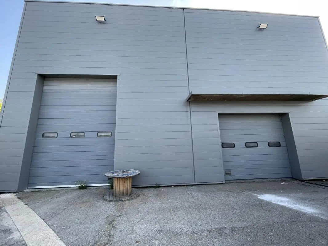 Local d’activités dans Mauguio à louer Photo de l’immeuble– Image 1 sur 11