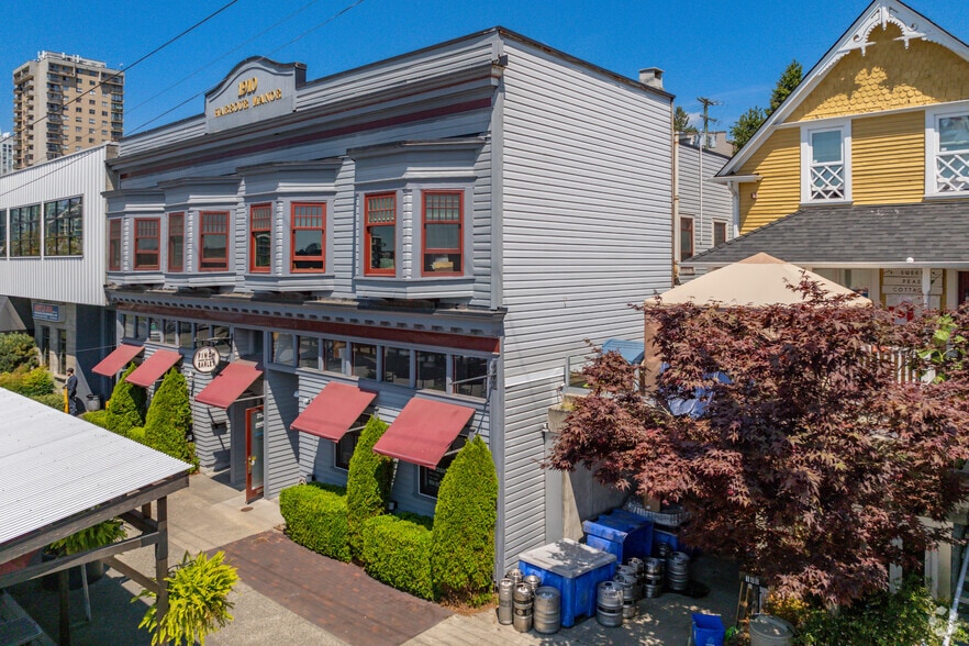 250-254 E 1st St, North Vancouver, BC à louer - Photo de l’immeuble – Image 1 sur 4