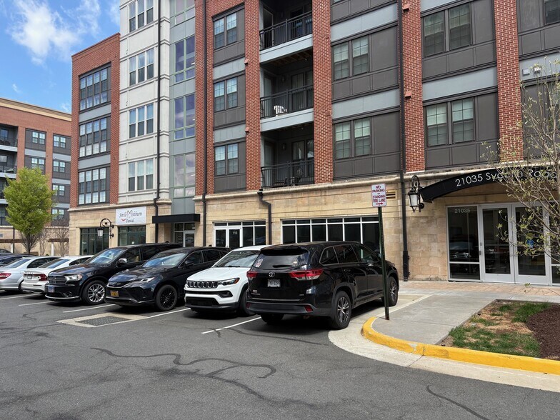 42775 Generation Dr, Ashburn, VA à louer - Photo de l’immeuble – Image 2 sur 3