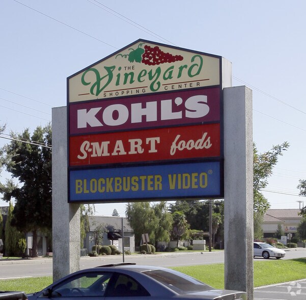 708-872 W Kettleman Ln, Lodi, CA à louer - Photo de l’immeuble – Image 2 sur 3