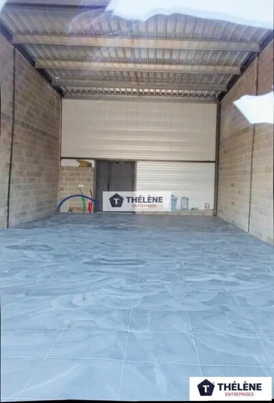 Local commercial dans Langlade à louer - Photo intérieure – Image 2 sur 4