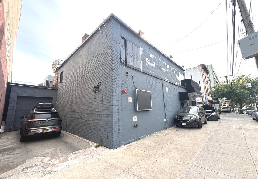 3210 37th Ave, Long Island City, NY à louer - Photo de l’immeuble – Image 3 sur 4