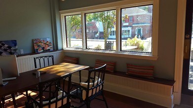 190-194 Forest Ave, Locust Valley, NY à louer Photo intérieure– Image 2 sur 7